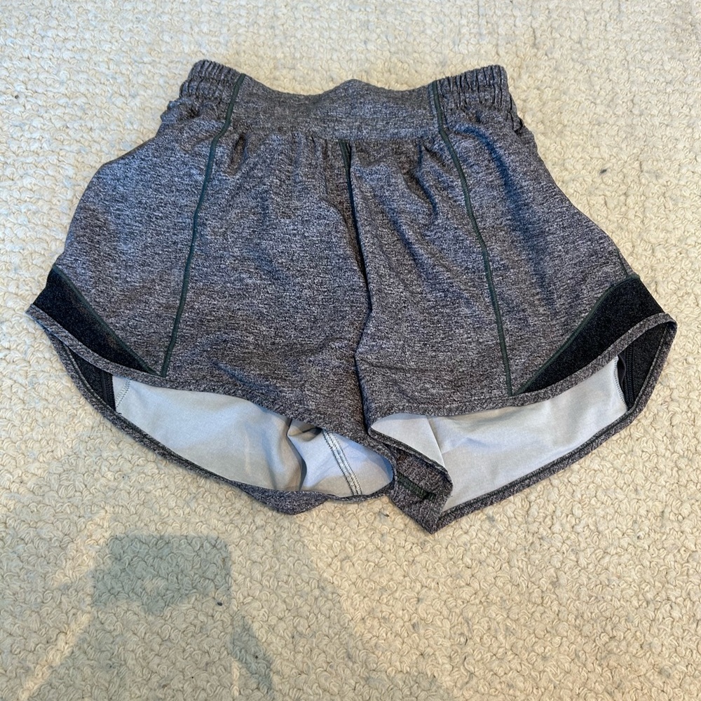 Lululemon Gray Women's Athletic Shorts length:4”